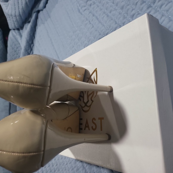 Shoes - Picture 2 of 4